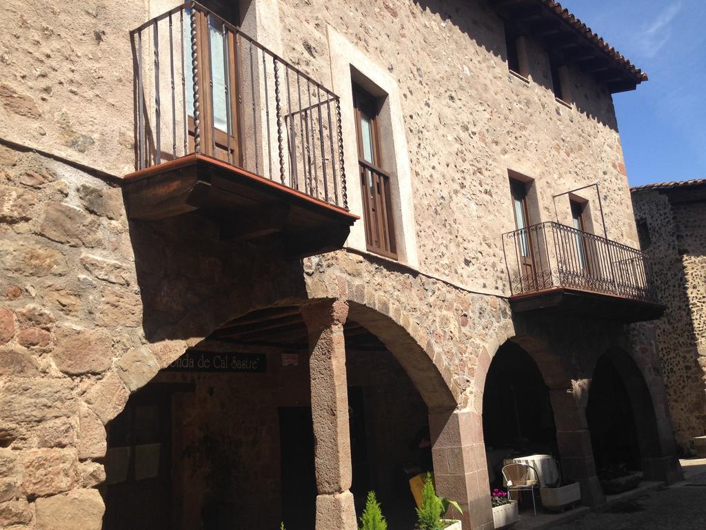 Hotel Cal Sastre Santa Pau Exteriör bild