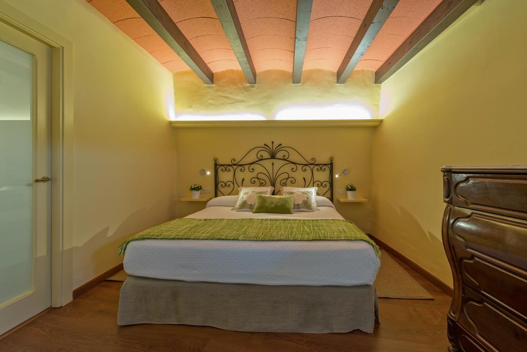 Hotel Cal Sastre Santa Pau Exteriör bild