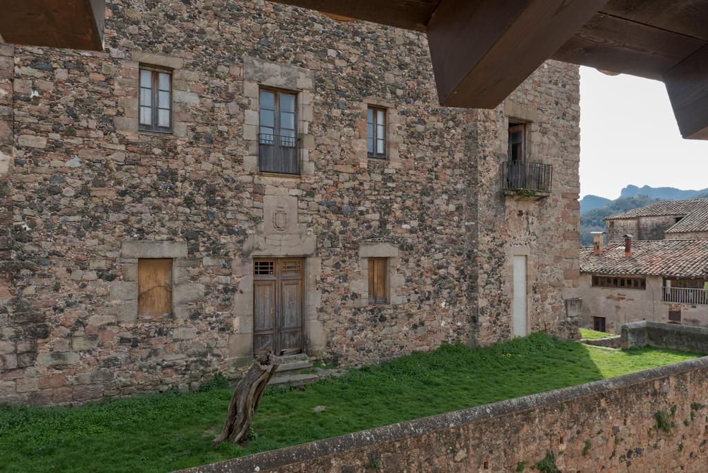 Hotel Cal Sastre Santa Pau Exteriör bild