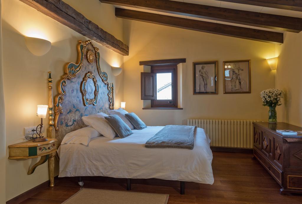 Hotel Cal Sastre Santa Pau Rum bild