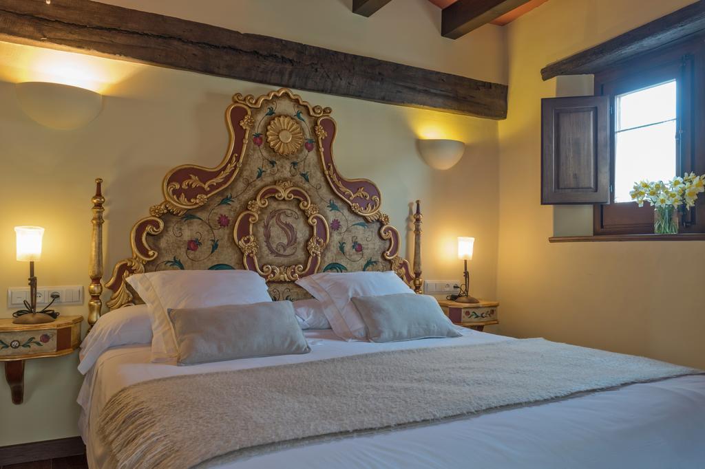 Hotel Cal Sastre Santa Pau Rum bild